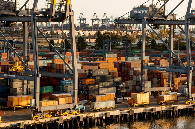 Illustration for article titled Why Are These Massive Cargo Ships Trapped at 29 U.S. Ports?